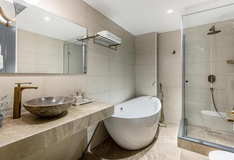 هتل Ramada By Wyndham Tbilisi Old City