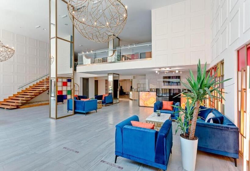 هتل Ramada By Wyndham Tbilisi Old City