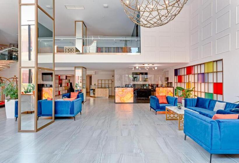 هتل Ramada By Wyndham Tbilisi Old City