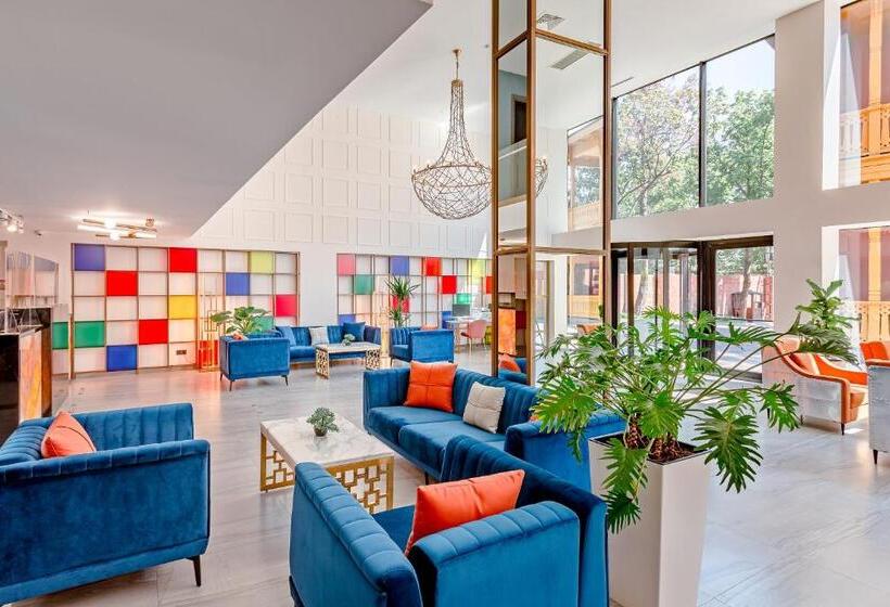 هتل Ramada By Wyndham Tbilisi Old City