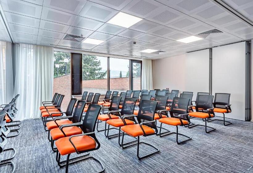 هتل Ramada By Wyndham Tbilisi Old City