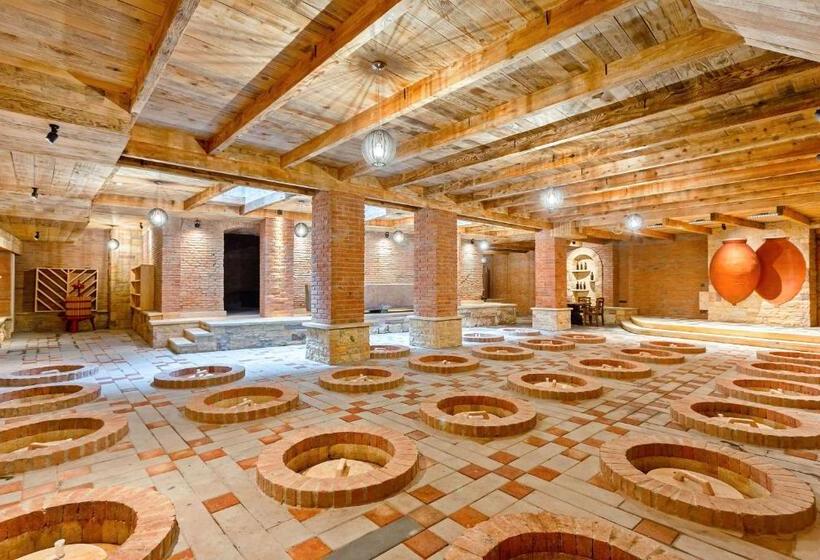 هتل Ramada By Wyndham Tbilisi Old City