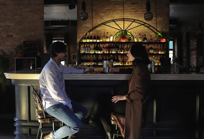 هتل Ramada By Wyndham Tbilisi Old City