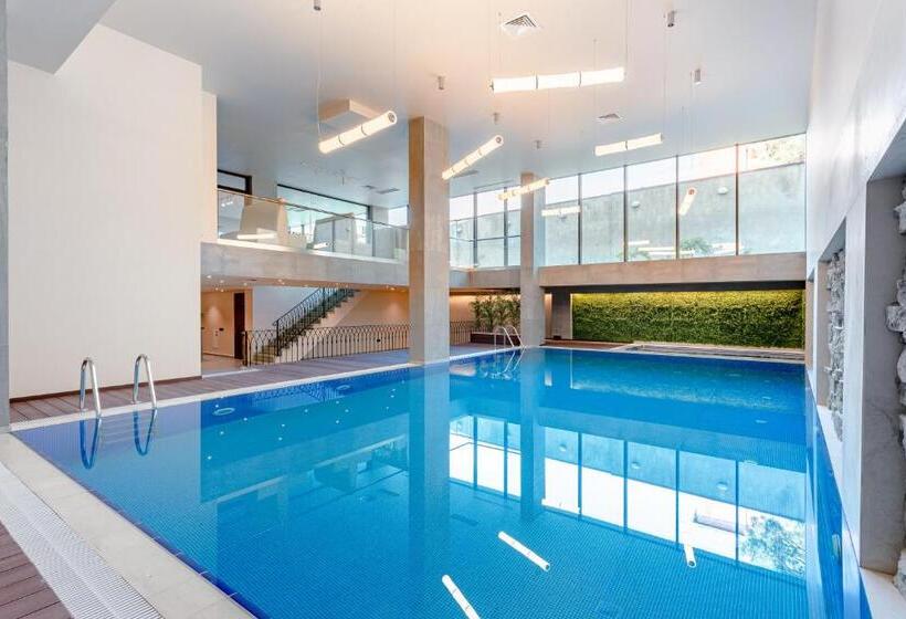 هتل Ramada By Wyndham Tbilisi Old City