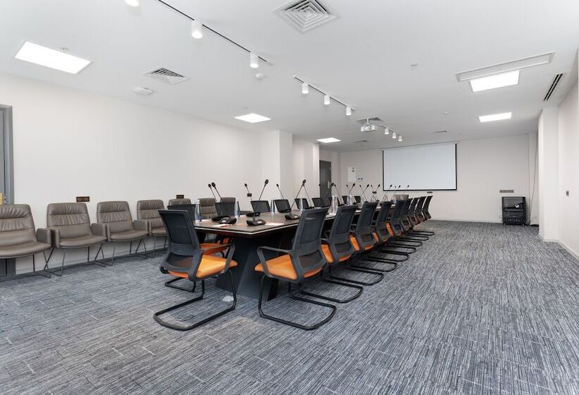 هتل Ramada By Wyndham Tbilisi Old City