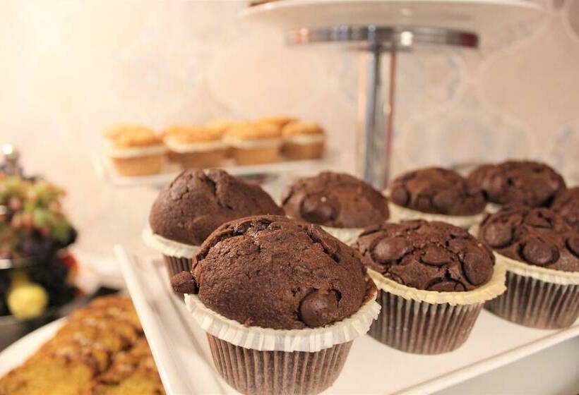 هتل Ramada By Wyndham Tbilisi Old City