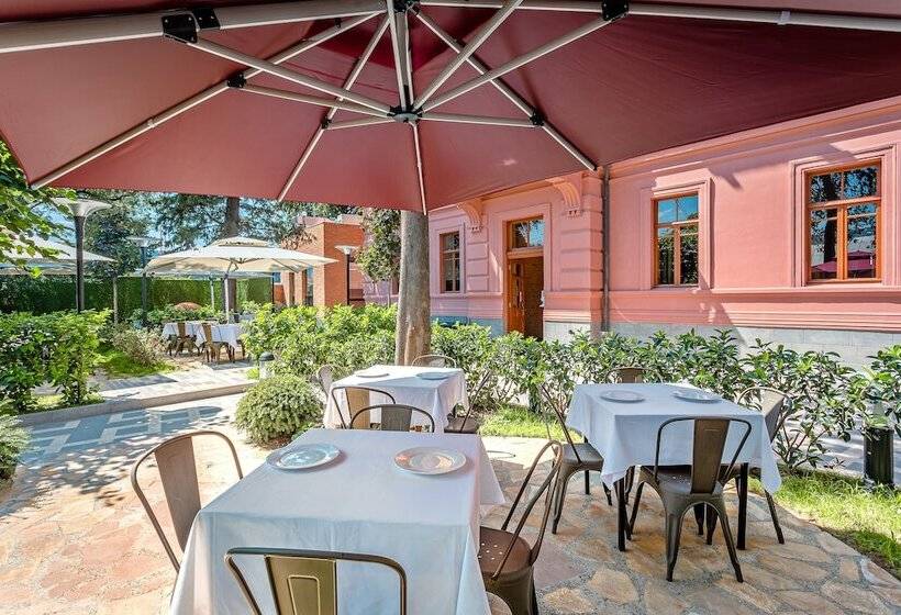 هتل Ramada By Wyndham Tbilisi Old City