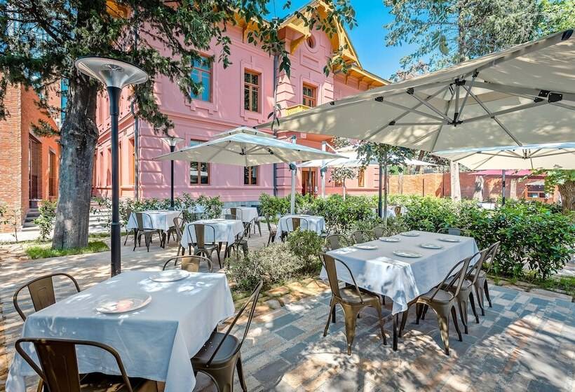 هتل Ramada By Wyndham Tbilisi Old City