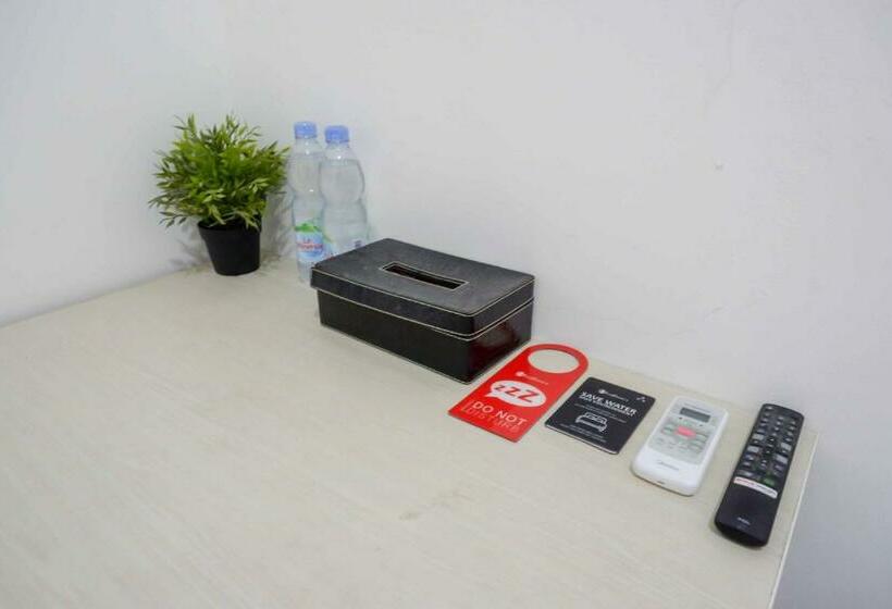 Отель Reddoorz Near Gor Jatidiri Semarang