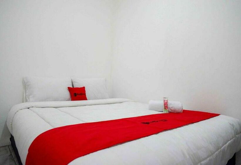 Отель Reddoorz Near Gor Jatidiri Semarang
