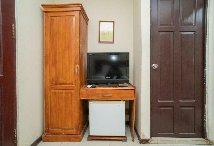 Отель Reddoorz Near Taman Bekantan Banjarmasin