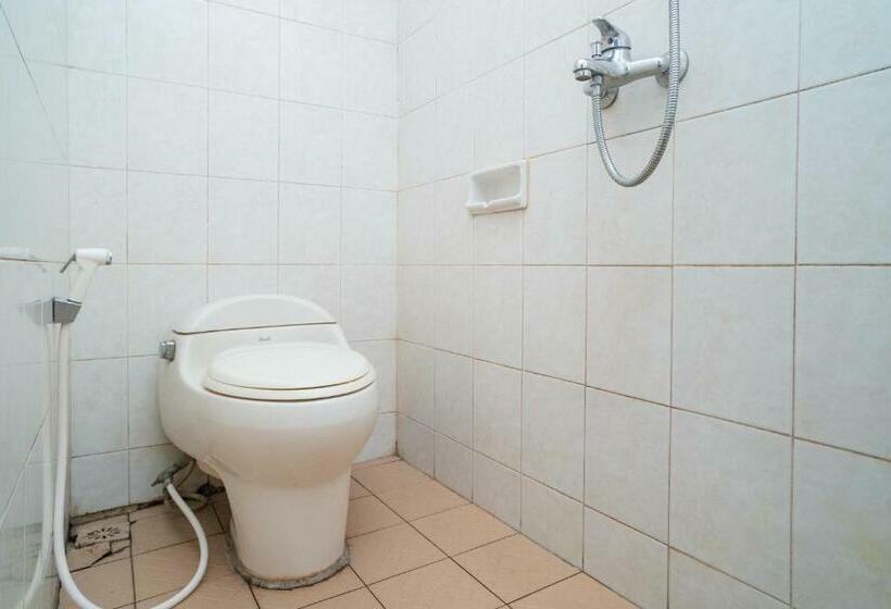 Отель Reddoorz Near Taman Bekantan Banjarmasin