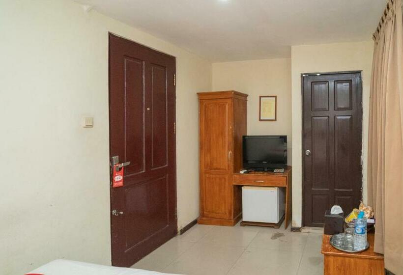 Отель Reddoorz Near Taman Bekantan Banjarmasin