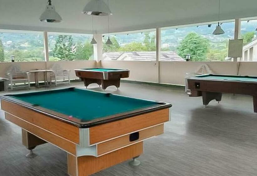 Hotel Reddoorz Premium @ Griya Inkoppabri Cisarua Puncak