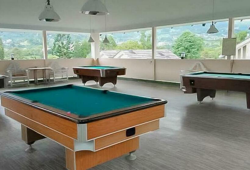 Hotel Reddoorz Premium @ Griya Inkoppabri Cisarua Puncak