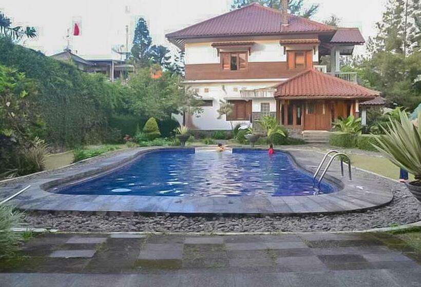 Hotel Reddoorz Premium @ Griya Inkoppabri Cisarua Puncak