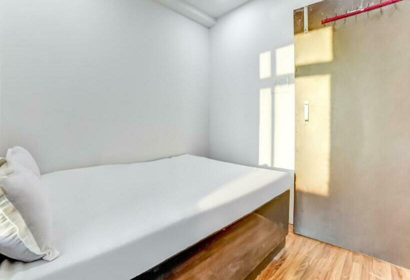 בית מלון כפרי Spot On Plaza Guest House