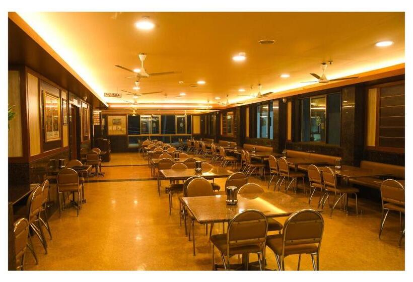 ホテル Sr Tiruchendur