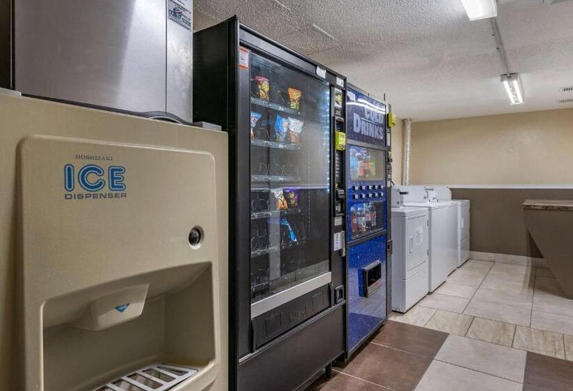 هتل Suburban Studios Lafayette