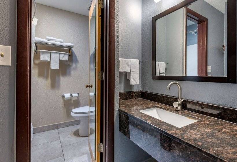 هتل Suburban Studios Lafayette