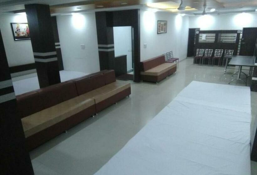 בית מלון כפרי Vinayak Palace, Hoshangabad