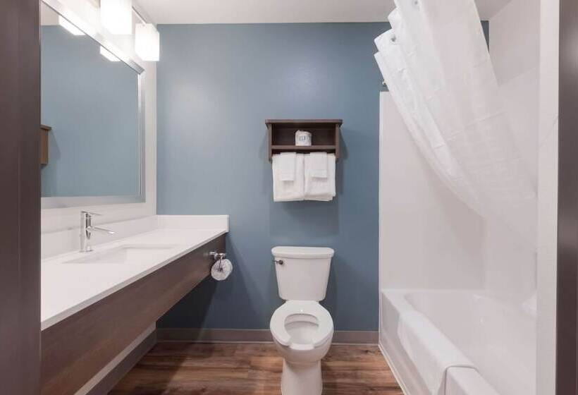 Отель Woodspring Suites Philadelphia Northeast