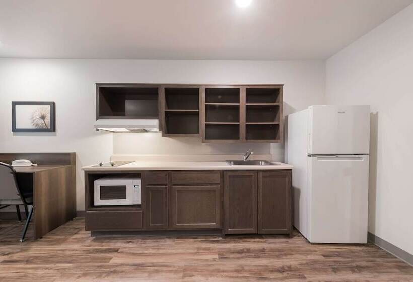 Отель Woodspring Suites Philadelphia Northeast