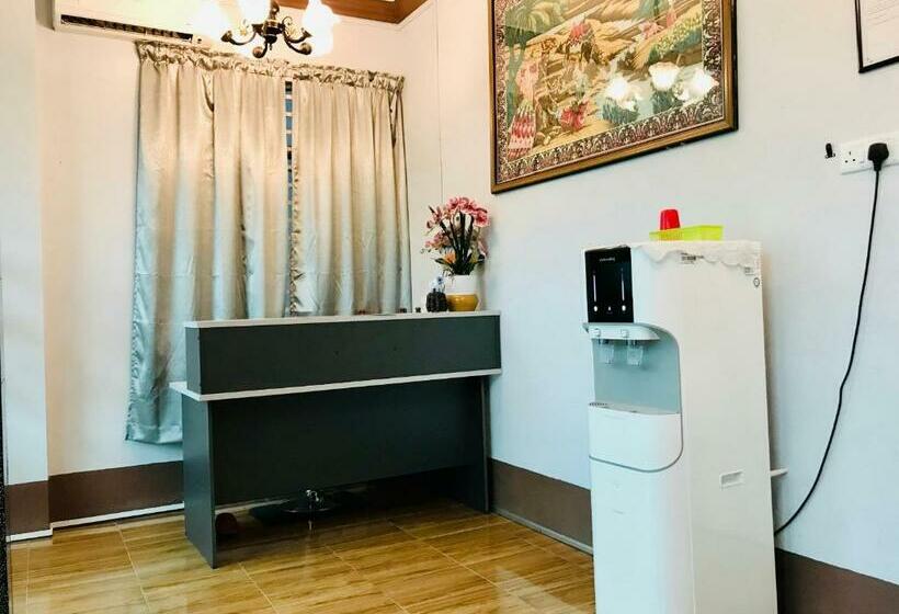 Oyo 90330 Vvilla Motel