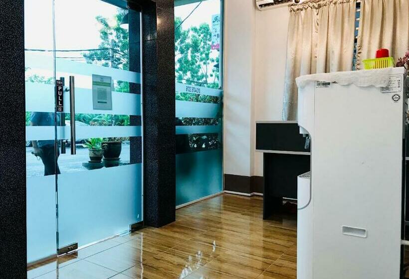 Oyo 90330 Vvilla Motel