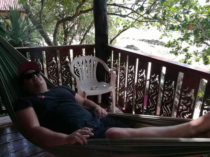 פנסיון Kohjum Seafront Resort