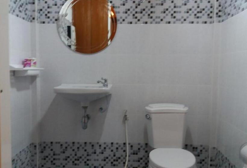 פנסיון Kohjum Seafront Resort