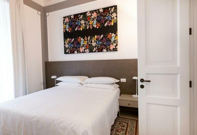 پانسیون Riflessi Acireale Palace Suites