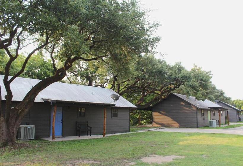 Курорт The Springs Retreat