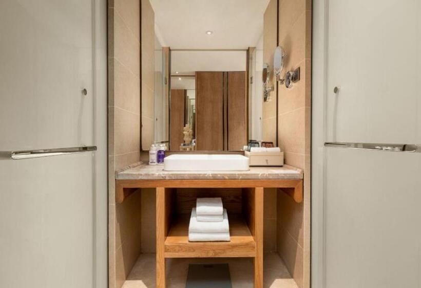 Отель Voco Thousand Island Lake, An Ihg