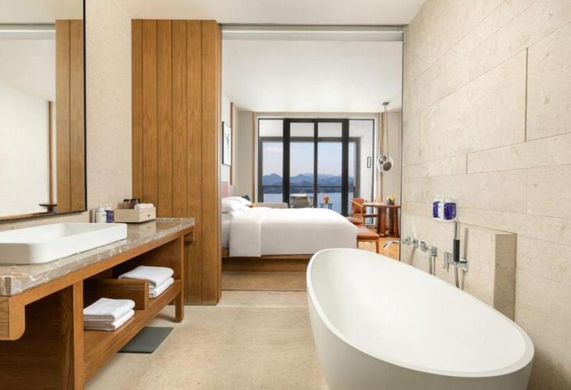 Отель Voco Thousand Island Lake, An Ihg