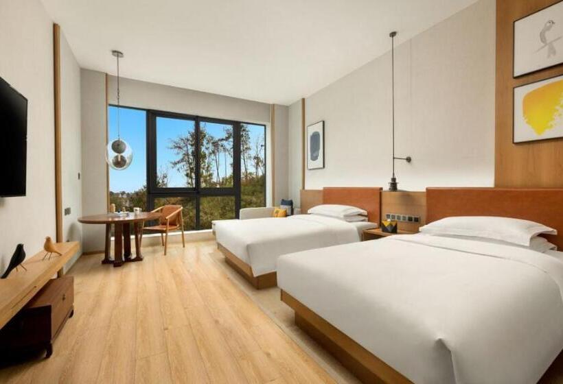 Отель Voco Thousand Island Lake, An Ihg