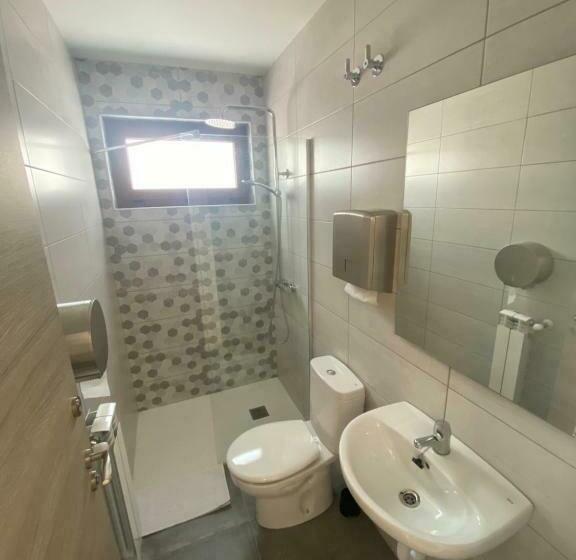 Albergue De Peregrinos Fuente Sidres