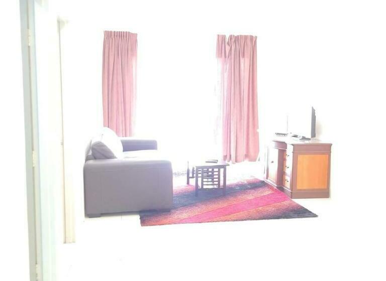 בית מלון כפרי Oyo 90362 Camlodge Makmur 3