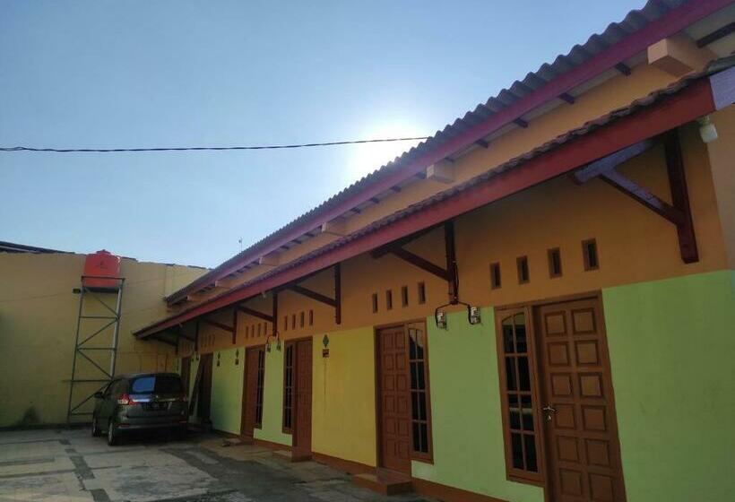 Отель Oyo 90648 Kusnan Guest House