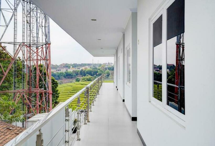 Отель Oyo 90666 Ratu Pesona