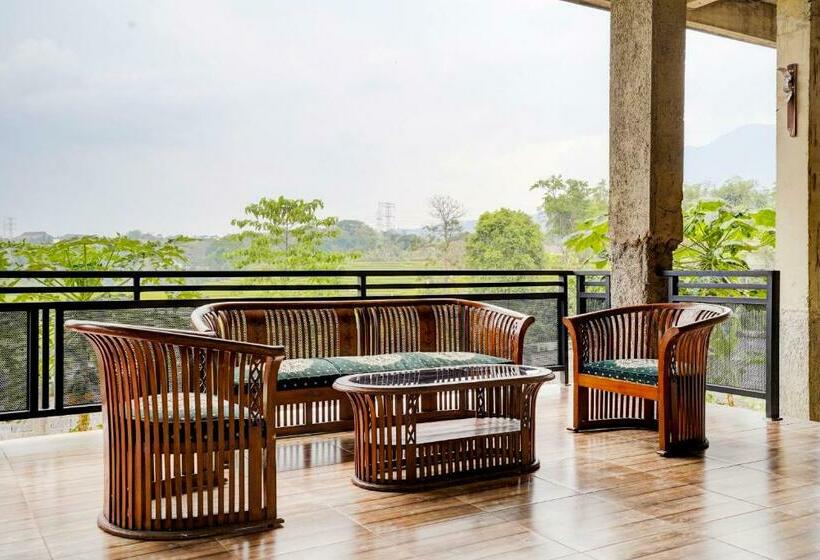 Отель Oyo 90666 Ratu Pesona