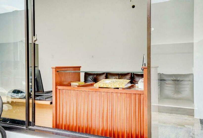 Отель Oyo 90666 Ratu Pesona