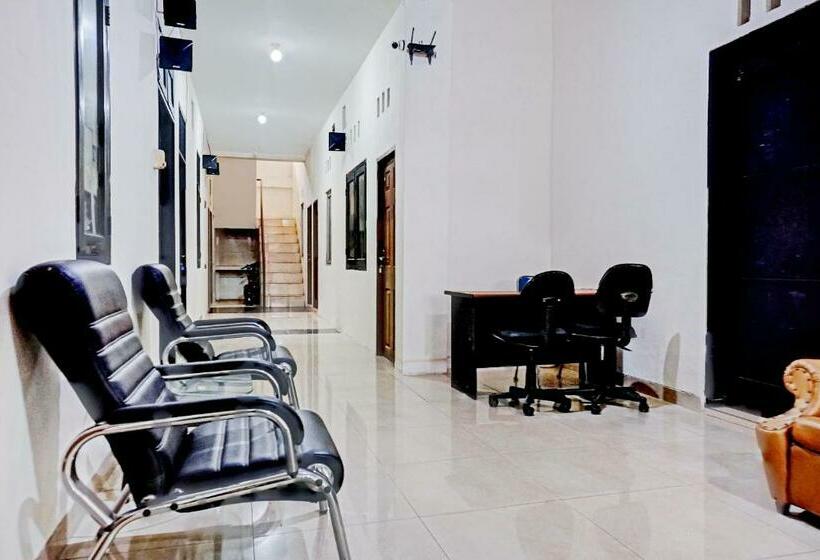 호텔 Oyo 90689 Lily House