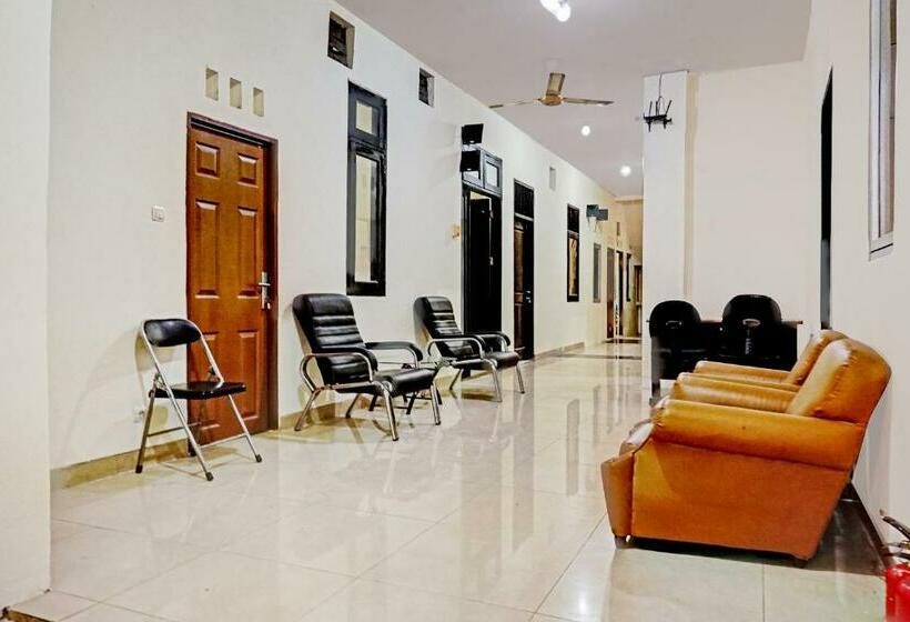 호텔 Oyo 90689 Lily House