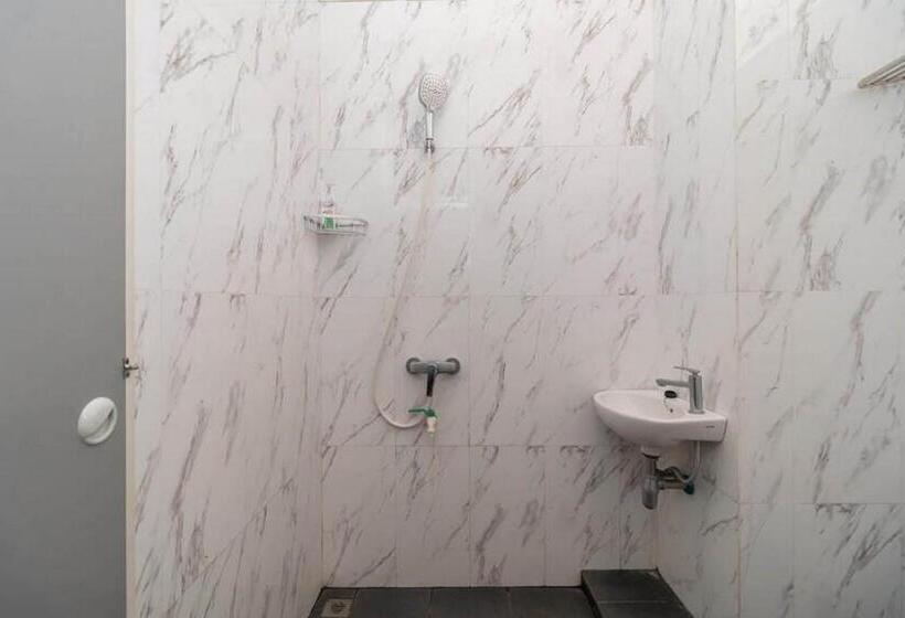 Hotel Reddoorz Near Exit Tol Kotabaru Itera Lampung