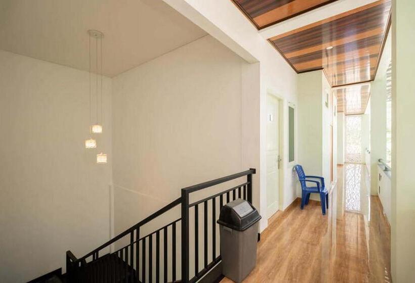 Hotel Reddoorz Near Exit Tol Kotabaru Itera Lampung