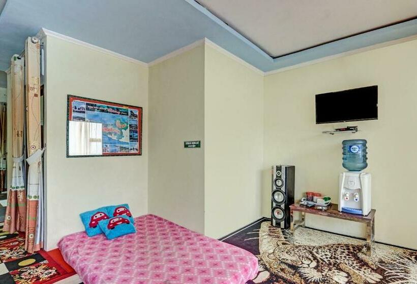 בית מלון כפרי Spot On 90698 Delfi Homestay Syariah