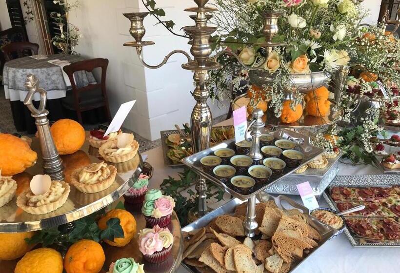 ペンション The Victoria House