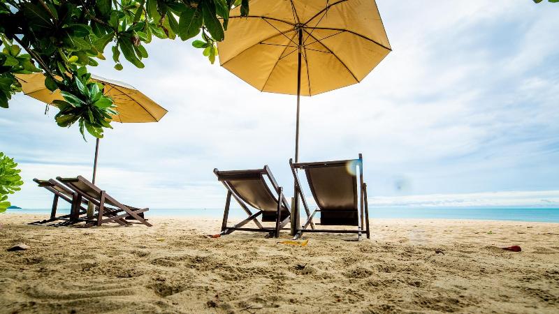 Baan Klang Aow Beach Resort