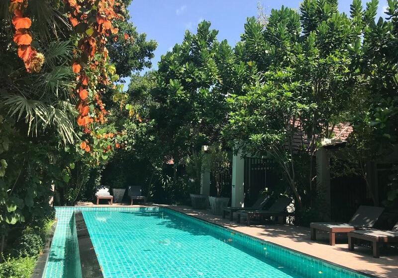 Baan Klang Aow Beach Resort